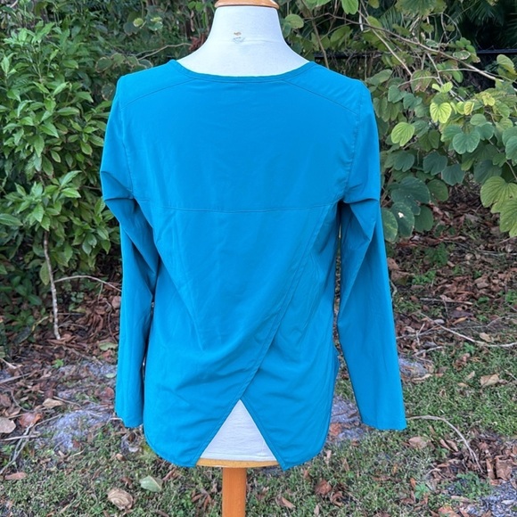 Columbia split back long sleeve top, size small - Picture 4 of 6